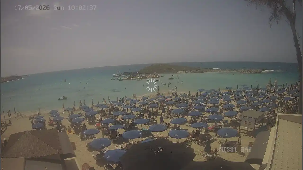 Webcam snapshot from :city — May 17, 2026 08:00