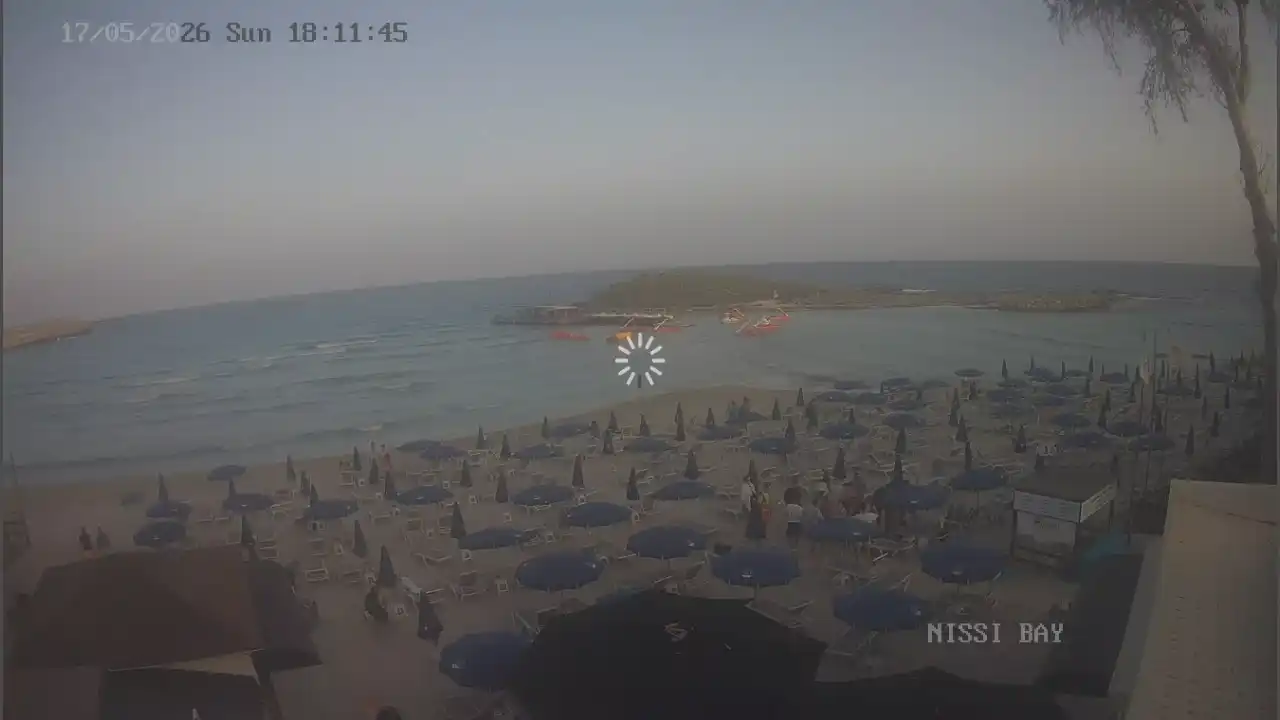 Webcam snapshot from :city — May 17, 2026 17:00