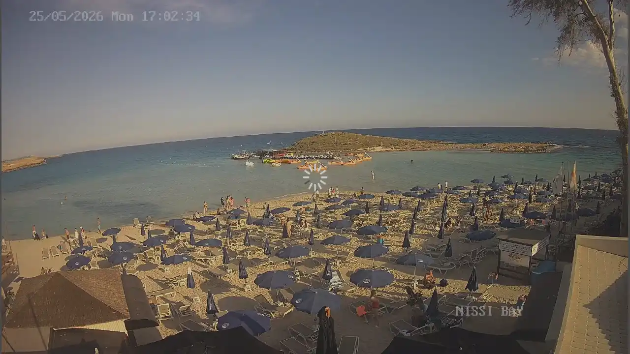 Webcam snapshot from :city — May 25, 2026 15:00