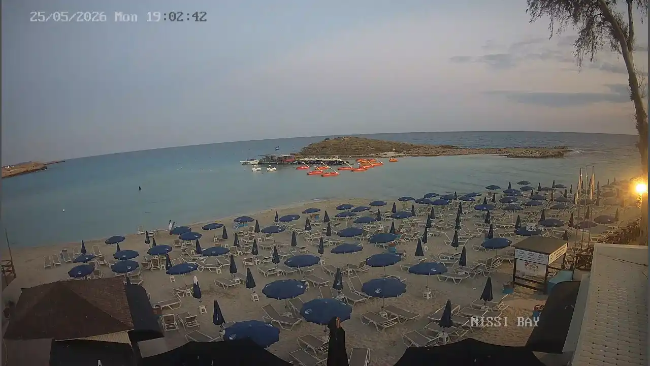 Webcam snapshot from :city — May 25, 2026 17:00