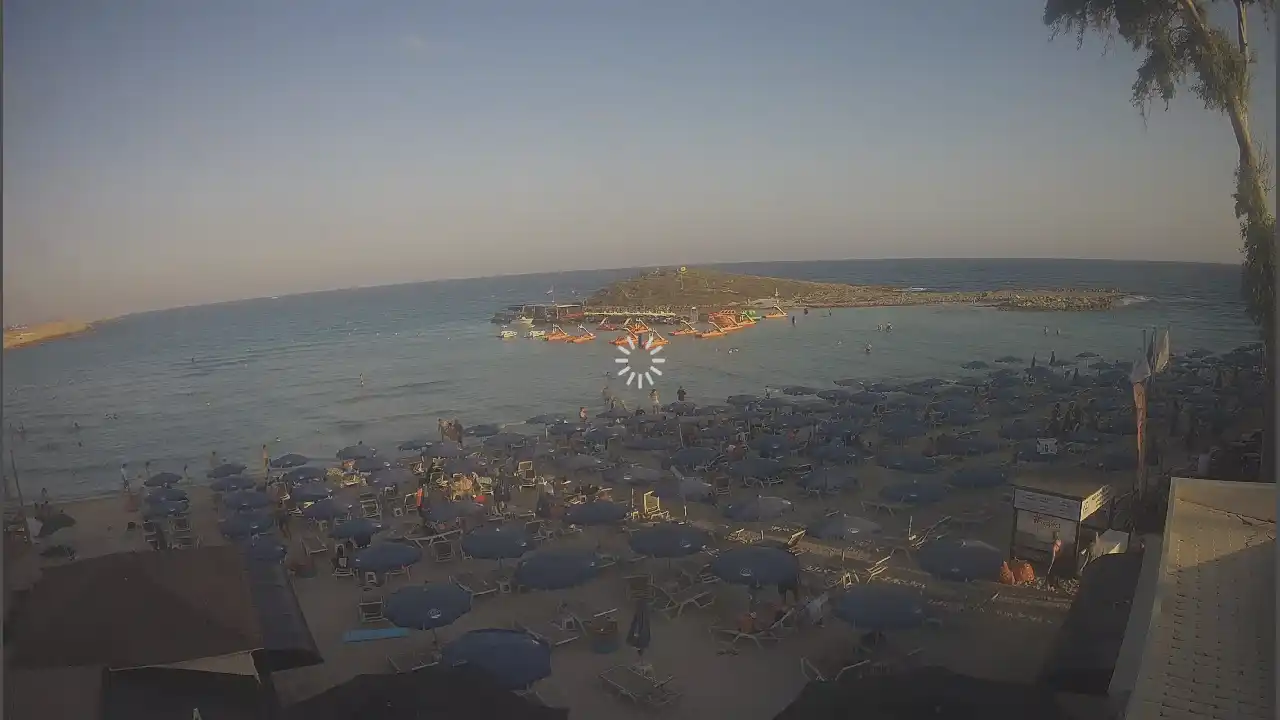 Webcam snapshot from :city — July 18, 2026 16:00