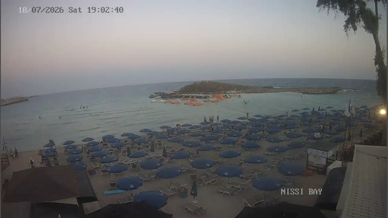 Webcam snapshot from :city — July 18, 2026 17:00