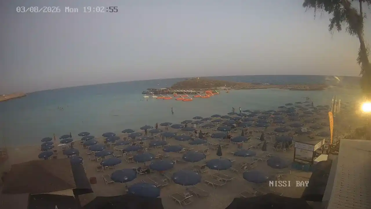 Webcam snapshot from :city — August 3, 2026 17:00